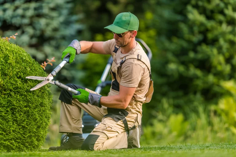 full-length-man-holding-golf-course